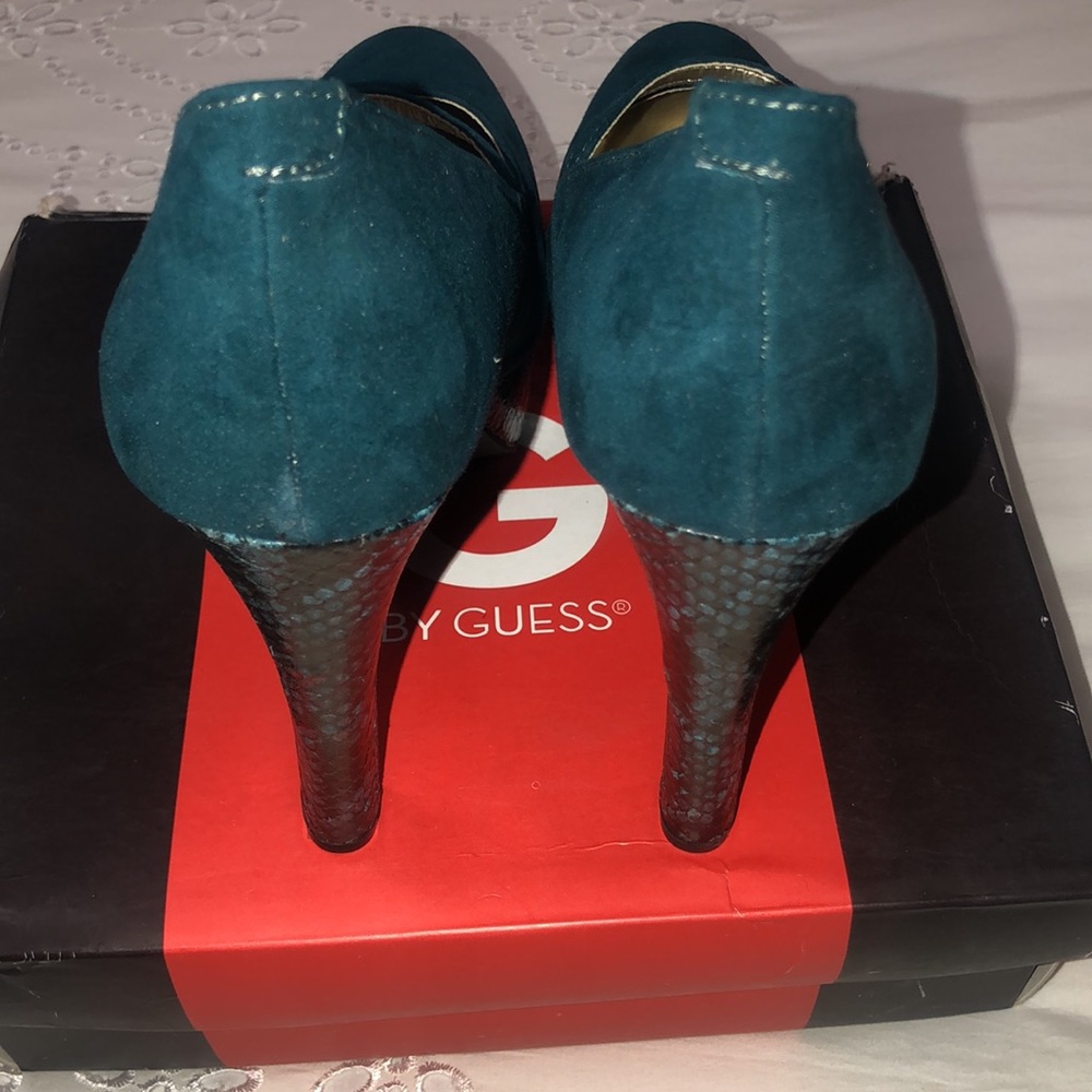 GUESS Platform Teal Microsuede with Snakeskin Print Heel. - Picture 6 of 6